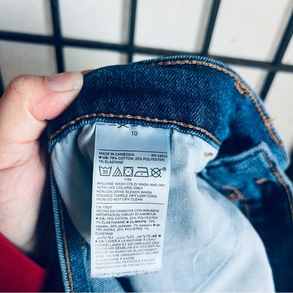 Old Navy blue denim cuffed shorts sz 10 - Picture 7 of 7